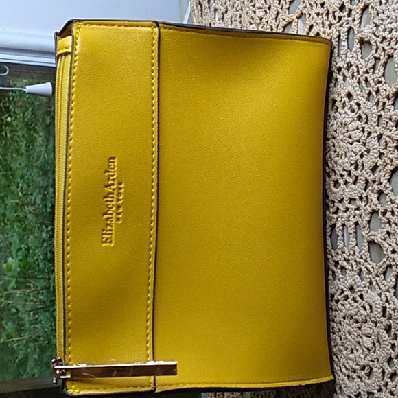 2 Elizabeth Arden Cosmetic Bags - Picture 2 of 9